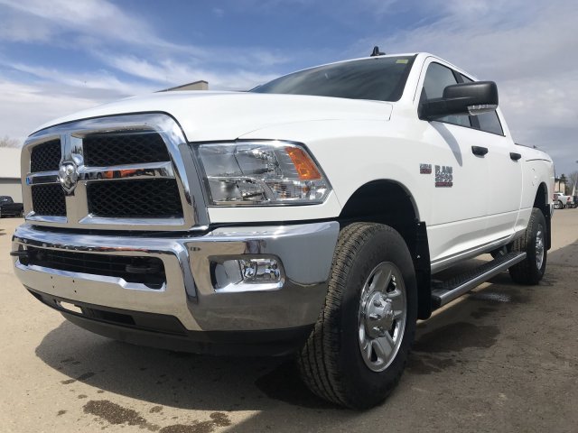New 2018 Ram 2500 SLT Crew Cab 4x4 | HEMI | Back-up Camera| Remote 2018 Ram 2500 6.4 Hemi Towing Capacity